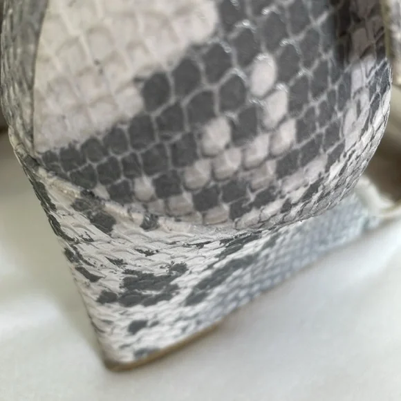 Impo Vantage Grey Snake Print Heel Upper Strap Wedge Open Toe Sandals Size 6.5 - Picture 13 of 15
